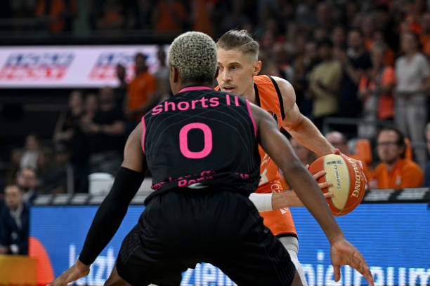 味着他必须 味着他必须